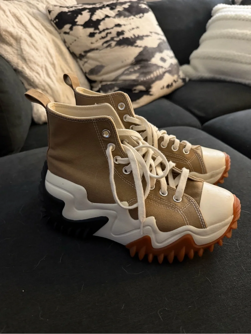 Converse Run Star Motion High Sand Dune Size 8.5 Women’s 7 Men’s